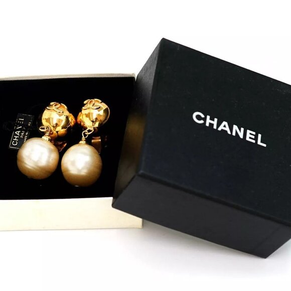 CHANEL CC Logos Ball Pearl Dangle Clip-On Earrings Gold Tone 93A Auth w/Box - Picture 6 of 6